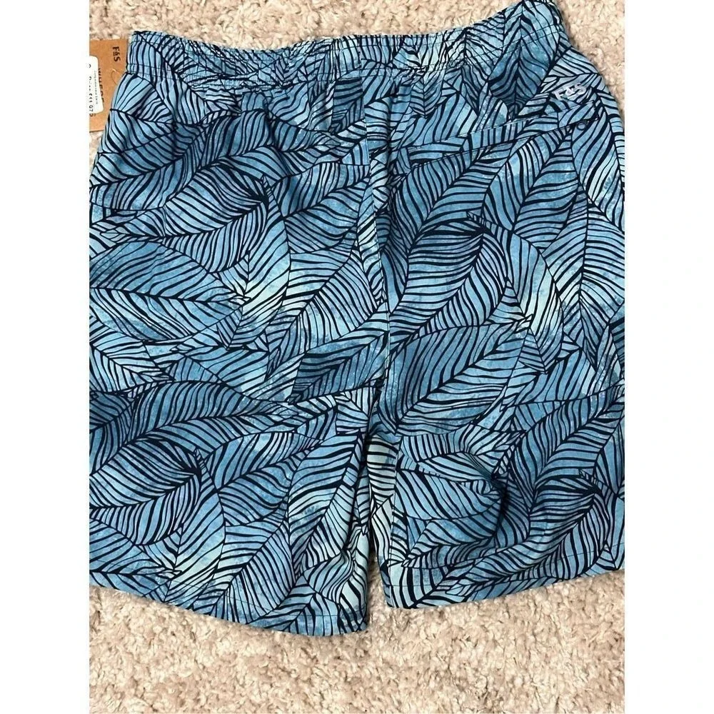 NEW WITH TAGS Field And Stream Shorts Men 2XL Blue Swim Trunks LEAVES PRINT size